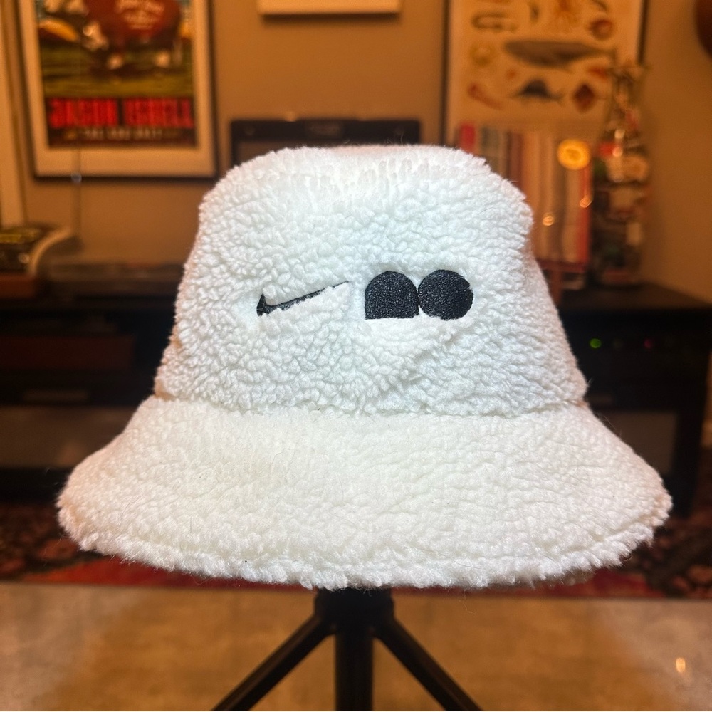 SOLD Nike Naomi Osaka Fleece Bucket Hat Sail/Black Faux Fur White